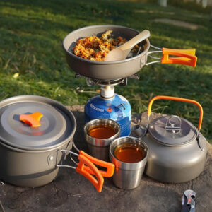 Zestaw garnków naczyń turystycznych pod namiot pomarańczowy